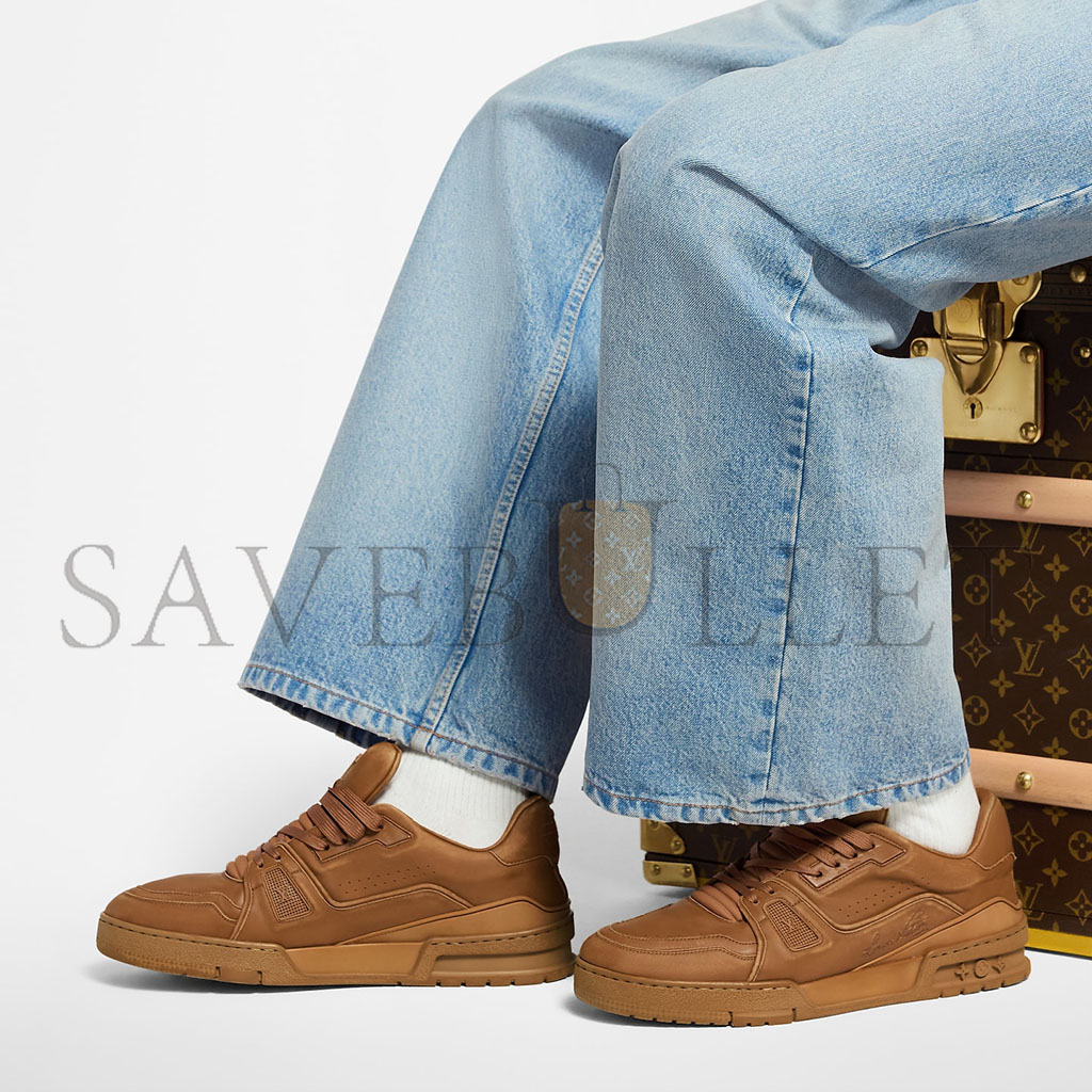 l**is V*t*n lv trainer distressed sneaker 1adeq7